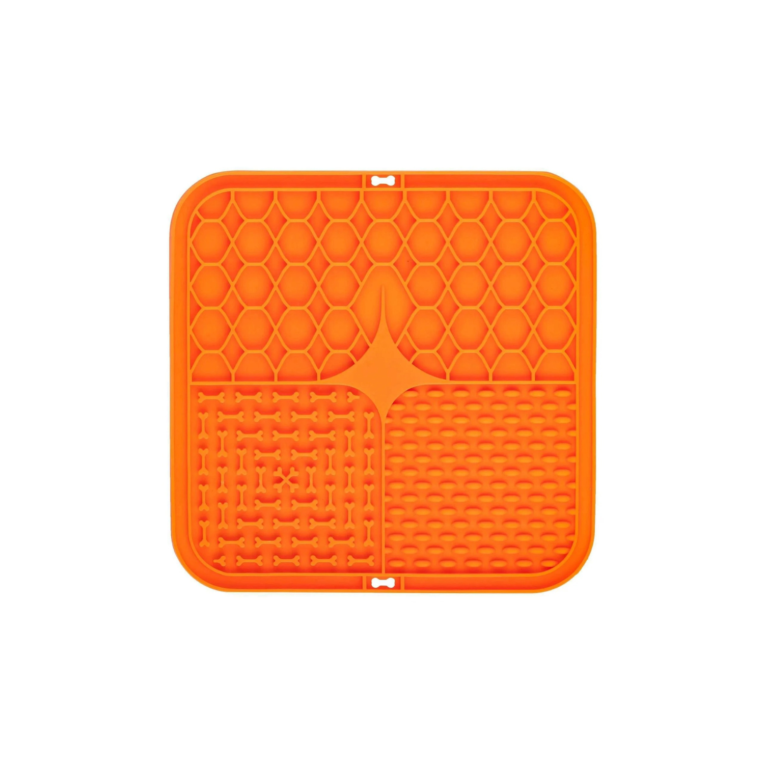 Tapis carré orange anti-glouton pour chien avec motifs texturés pour gamelle, laisse et collier.