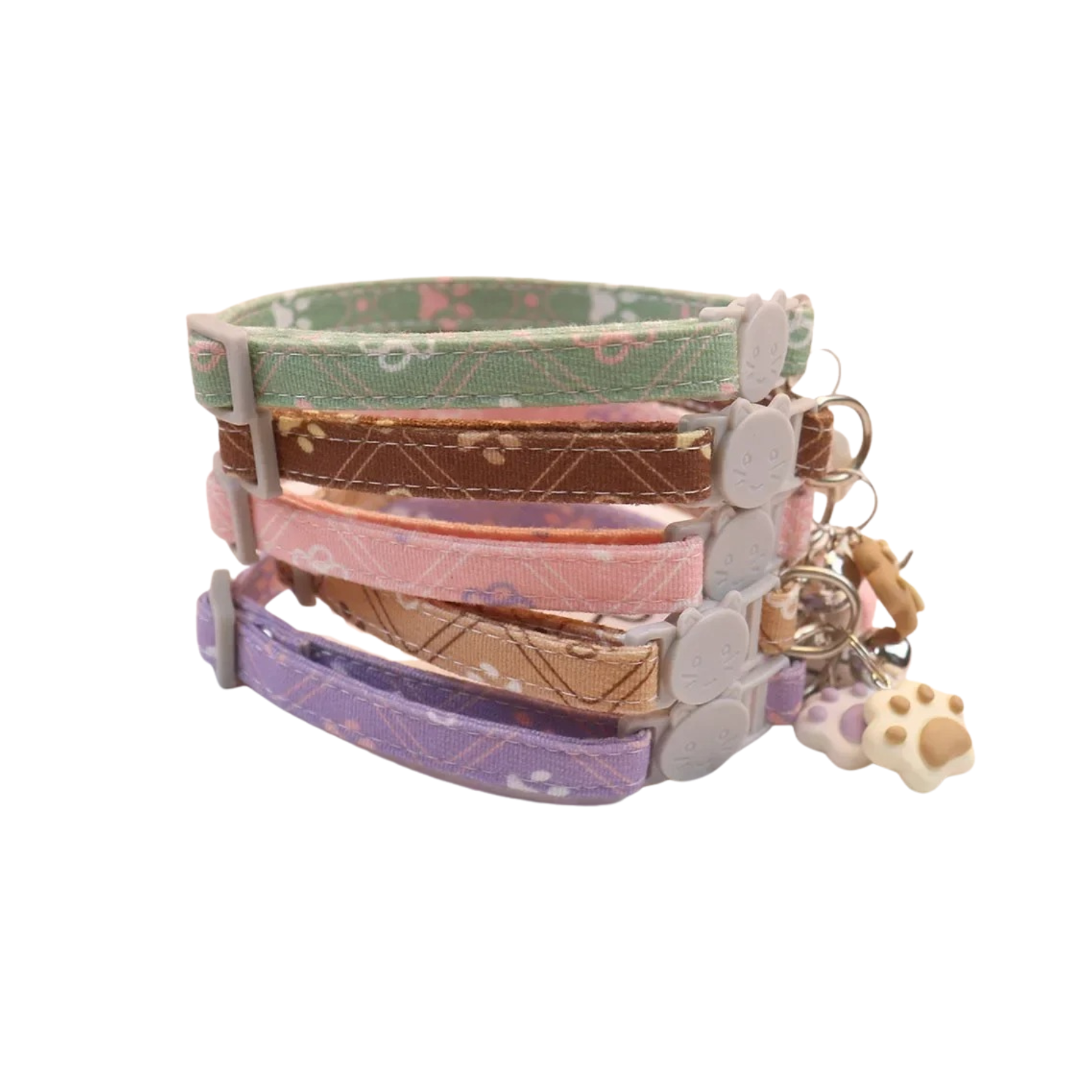 Colliers pour chien en tissu avec motif pâquerettes et pendentif patte de chat, en kaki, brun, rose et violet.