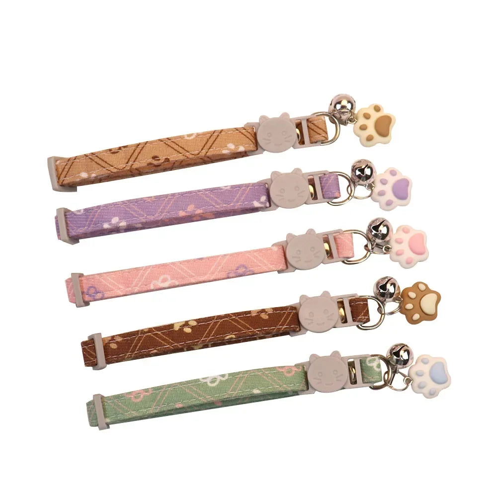 Colliers chat avec pendentif patte, boucle métal et clochette, couleurs variées pour chien.