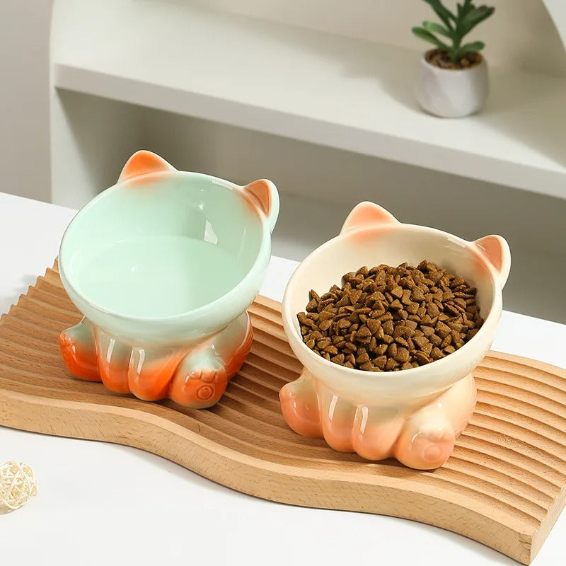 Gamelle en céramique Tigris beige et vert pour chien avec forme d'oreilles et pattes effet peluche.